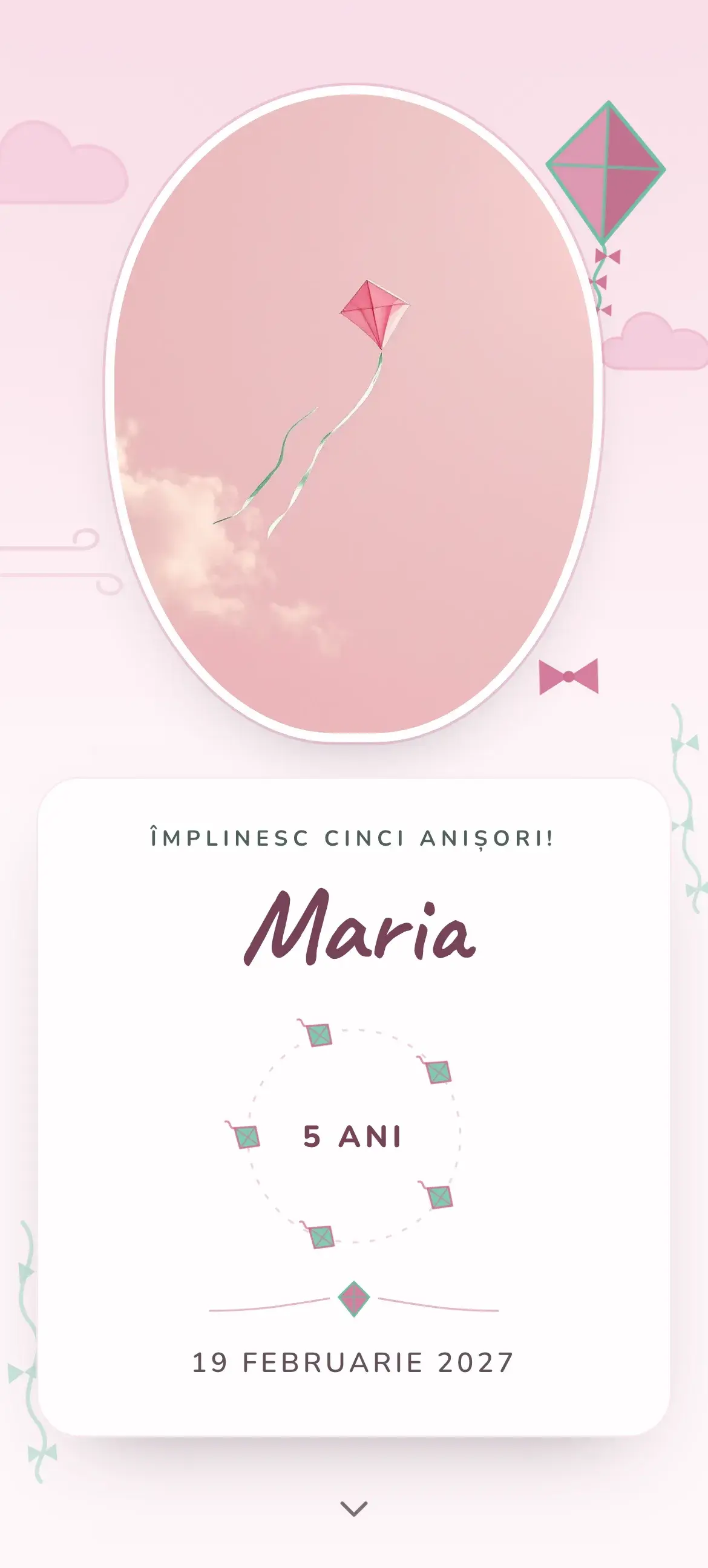 Invitație digitală de aniversare de 5 ani cu zmeu colorat pe cer senin și panglici fluturând în vânt