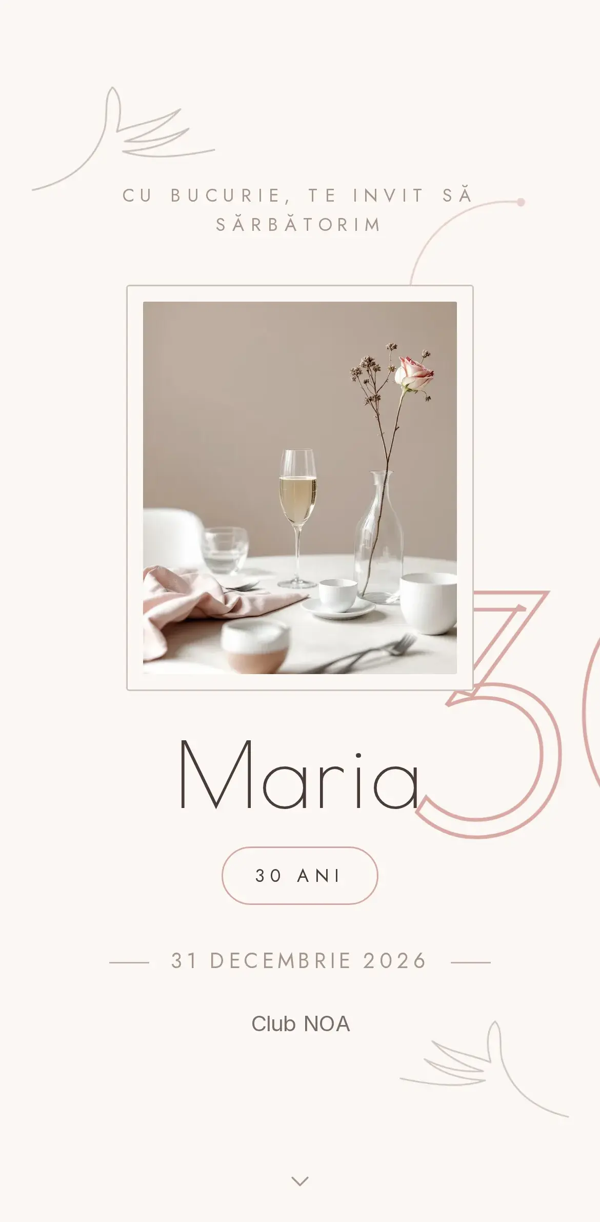 Invitație digitală de aniversare de 30 de ani în stil minimalist cu aranjament rafinat pe masă în nuanțe blush