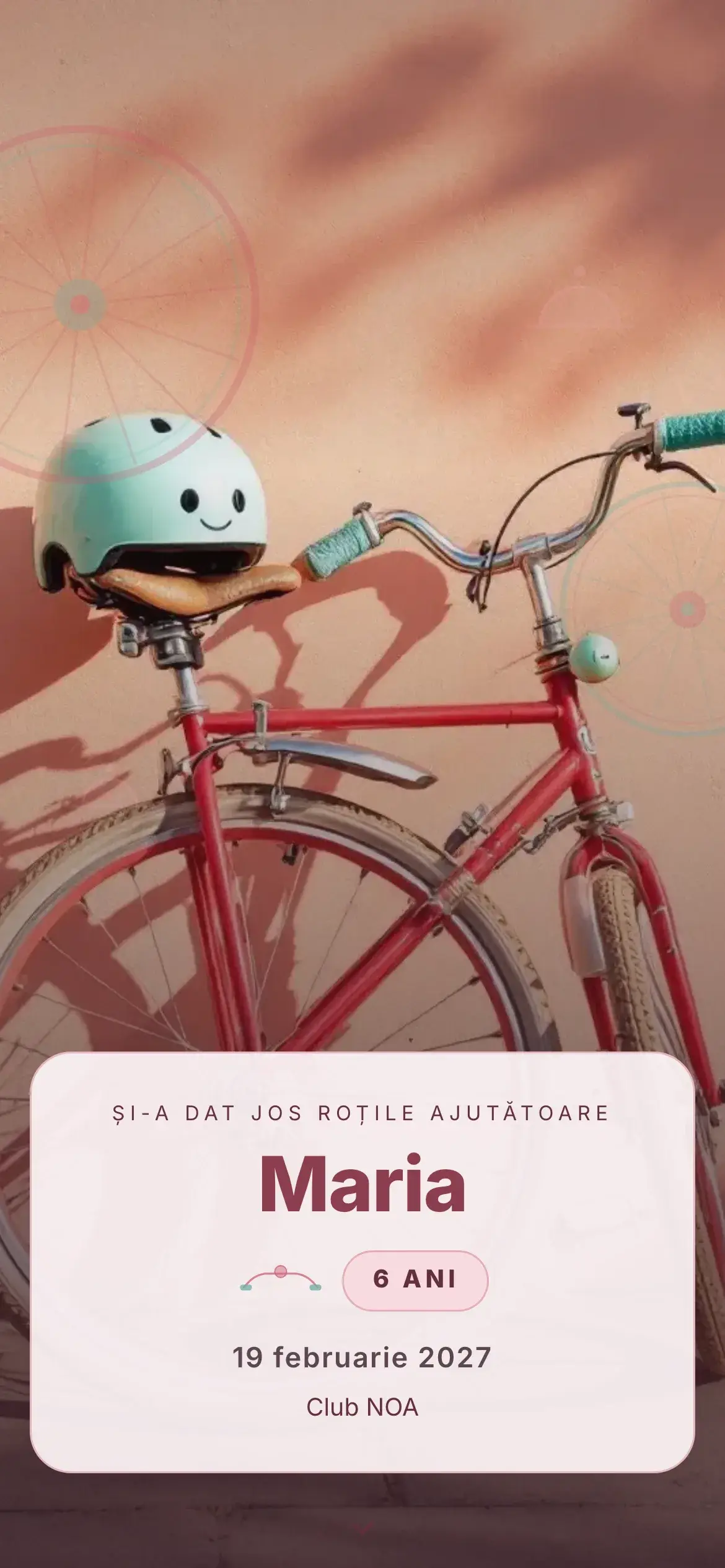 Invitație digitală de aniversare de 6 ani cu prima bicicletă roșie sprijinită de un zid însorit