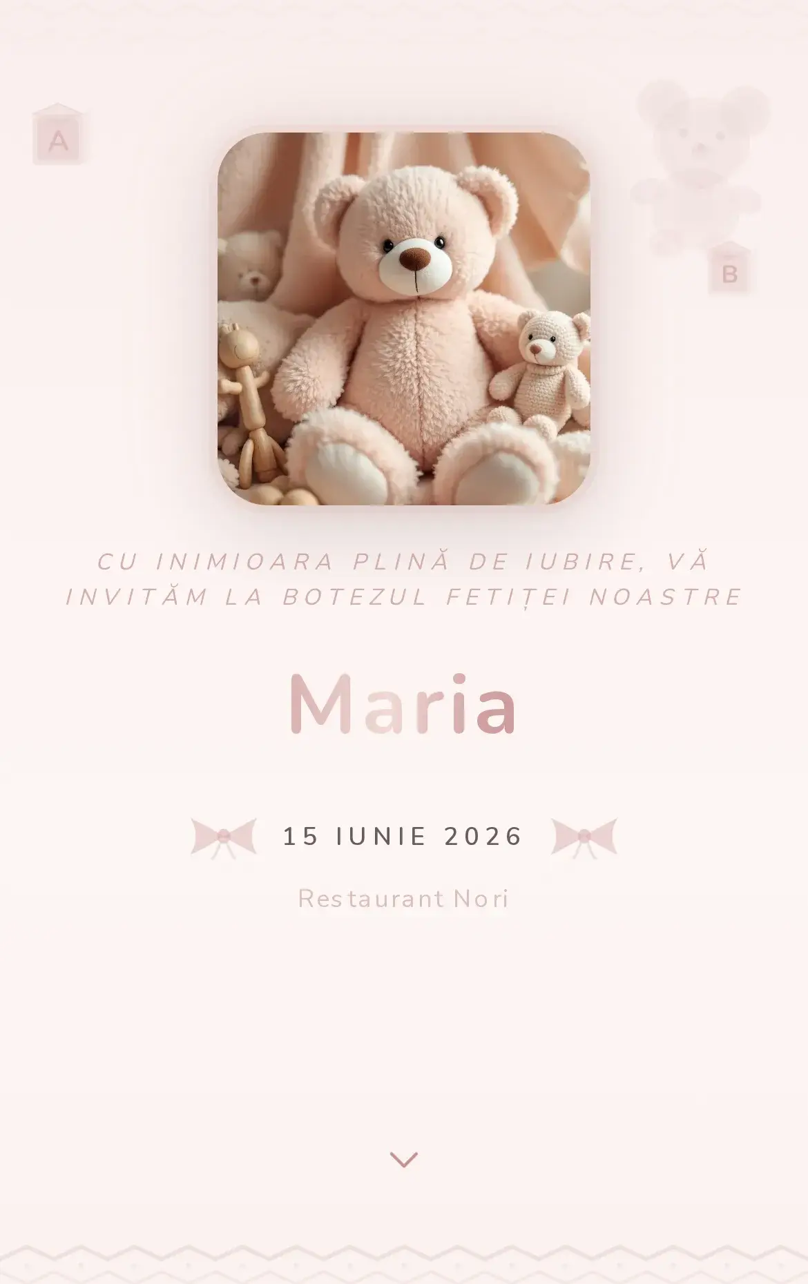 Invitație digitală de botez cu un ursuleț drăgălaș în nuanțe de roz