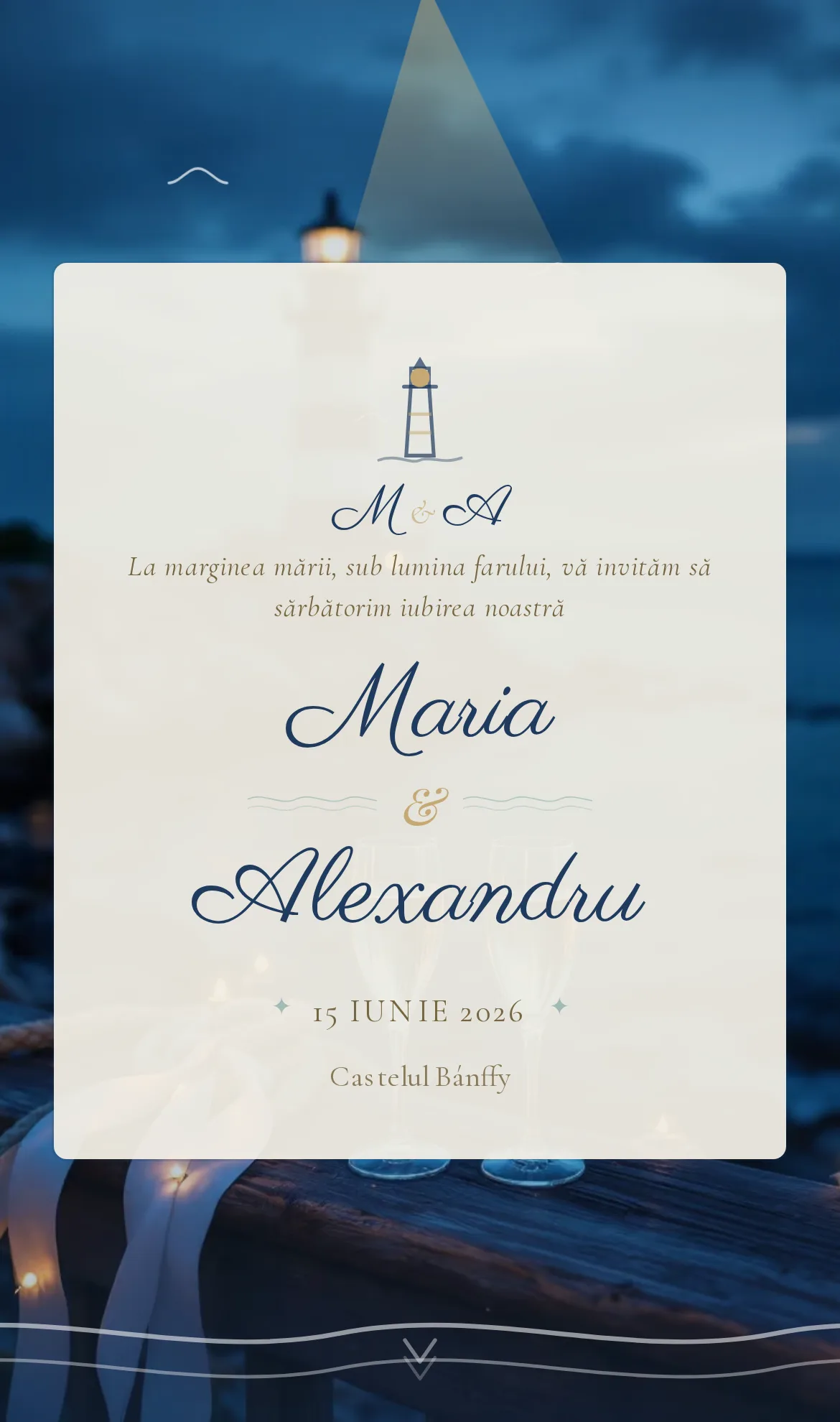 Invitație digitală de nuntă cu far pe faleză, pahare de șampanie și frânghie, la malul mării în albastru navy